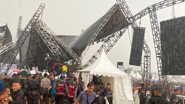 Diterjang Hujan dan Angin Kencang, Panggung Kampanye Airin-Ade di Tangerang Roboh