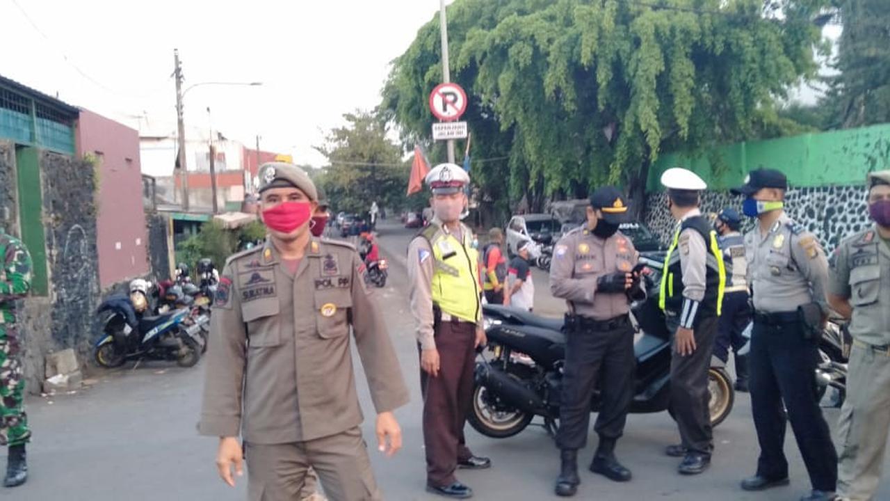Aparat gabungan diterjunkan untuk mengawasi CFD pertama di Kota Bekasi saat pandemi Covid-19.