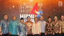 Ketum Himpunan Pengusaha Muda Indonesia Jakarta Raya (HIPMI Jaya) Afifuddin Suhaeli Kalla (keempat kanan) bersama para pengusaha yang juga tokoh senior foto bersama pada perayaan HUT HIMPI Jaya ke - 45 di Jakarta, Selasa (30/4/2019). Perayaan mengusung tema Rumah Kita Jaya. (Liputan6.com/HO/Dodi)
