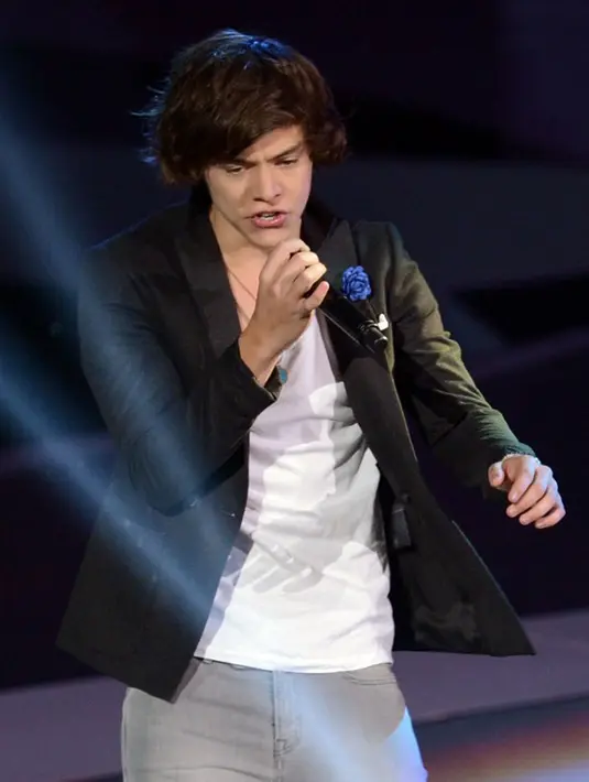 Para penggemarnya mendonasikan uang senilai $11,849 atau sekitar Rp 160 Juta untuk para gay dan lesbian di United Kingdom. Kabarnya hal ini sudah dilakukan selama beberapa tahun belakangan ini. (AFP/Bintang.com)