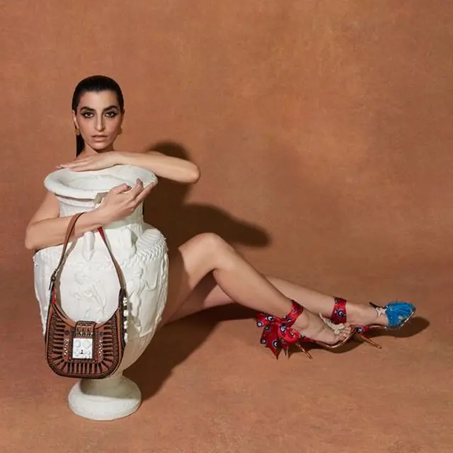 Selebrasi Perjalanan Christian Louboutin Lewat Greekaba, Koleksi Bernuansa Yunani Kuno yang Unik