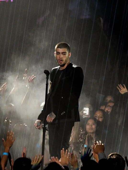 Tak tahu sudah seberapa sering Zayn melakukan kunjungan ke rumah ibunda Gigi, dilaporkan bahwa Gigi terlihat membawa Zayn menemui ibundanya usai dirinya menjalani tur bersama Tommy Hifinger di Shanghai. (AFP/Bintang.com)