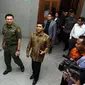 Menteri Pemberdayaan Aparatur Negara dan Reformasi Birokrasi (MenPAN-RB), Yuddy Chrisnandi (kanan) menemui Plt Gubernur DKI Jakarta, Basuki Tjahaja Purnama di Balai Kota Jakarta, Senin (3/11/2014). (Liputan6.com/Faizal Fanani)