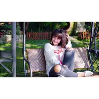 Tak hanya lagunya yang jadi pusat perhatian publik, penmpilan Sibad pun tidak lepas jadi perhatian. Penyanyi kelahiran 11 November 1991 ini tak hanya melulu tampil dengan full make up. (Foto: instagram.com/sitibadriahh)