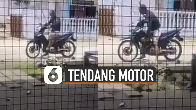 Ada-ada saja yang dilakukan oleh pria satu ini. Emosi dengan motornya tidak bisa hidup, akhirnya ditendang hingga jebol.