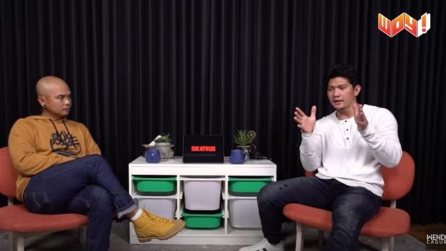 Iko Uwais Ungkap Alasan Takut Kerupuk dan Tak Suka Makan Bubur Ayam pada Wendi Cagur.  foto: Youtube WENDI CAGUR