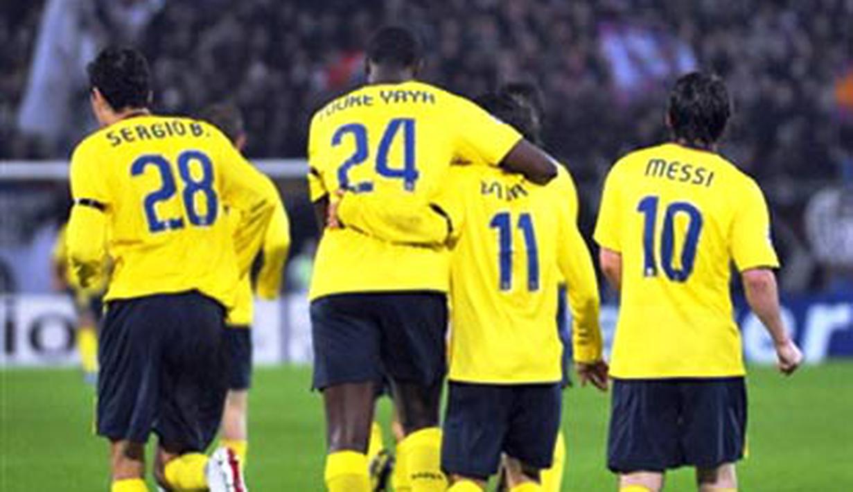 Barcelona's Bojan Krkic is congratulated by teammates after scoring the fifth goal against Basel during their Group C Champions League match at St. Jakob-Park in Basel on October 22, 2008. AFP PHOTO/FREDERICK FLORIN 