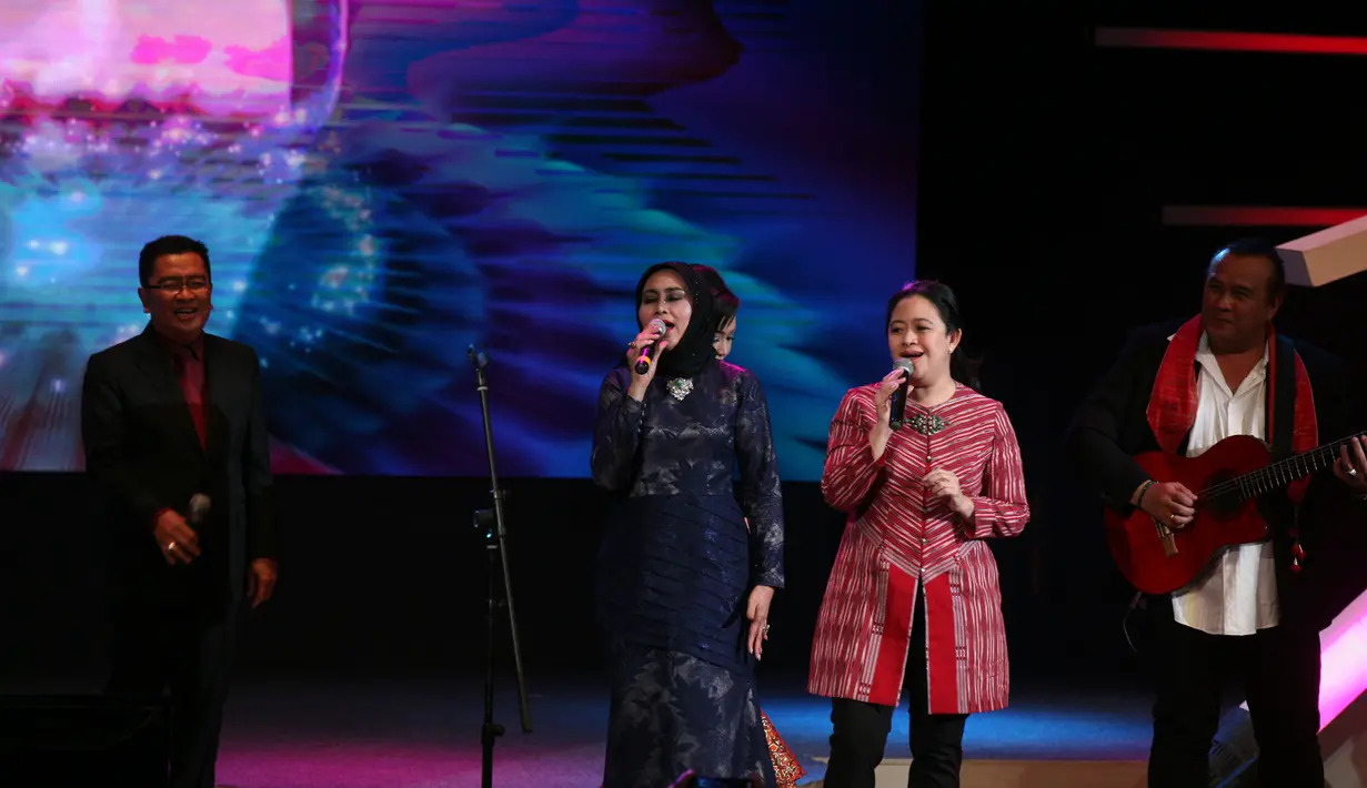 Puan sendiri mengaku tak mengenal karya-karya Panbers. Ia mengaku mengenal lagu-lagu sang legenda tersebut dari ayahnya, Taufik Kiemas.Ia mulai mendengar saat akan digelar konser. (Nurwahyunan/Bintang.com)