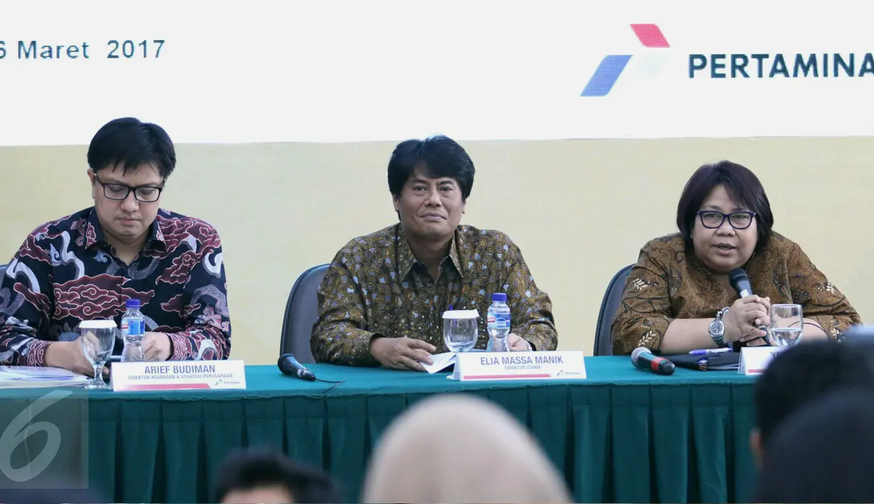 Dirut PT Pertamina Elia Massa Manik saat jumpa pers di Gedung Pertamina, Jakarta, Kamis (16/3). Elia Massa Manik mengisi posisi direktur utama PT Pertamina yang sebelumnya dijabat Yenni Andayani sebagai Plt. (Liputan6.com/Angga Yuniar)
