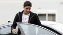 3. Raphael Varane, pria Prancis ini merupakan tipikal bek yang disukai Jose Mourinho. Namun pemain Real Madrid ini menolak ketika diajak Mou bergabung dengan Manchester United. (AFP/Franck Fife)