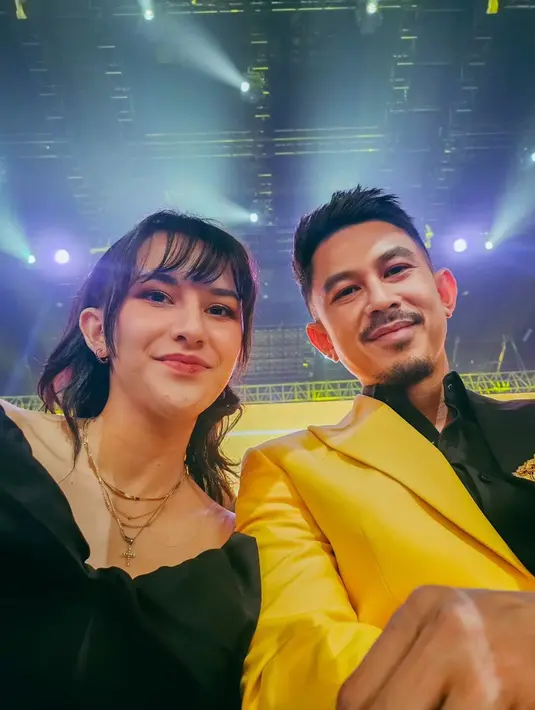 Biasa tampil tanpa makeup, kini Dahlia terlihat manglingi dengan makeup flawless.  [@dahliachr]