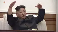 Pemimpin Korea Utara Kim Jong-un, menikmati sebatang rokok di tangan kirinya (KCNA)