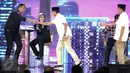 Para paslon bersiap mengikuti Debat Final Cagub-Cawagub DKI 2017 di Bidakara, Jakarta, Jumat (10/2). (Liputan6.com/Faizal Fanani)