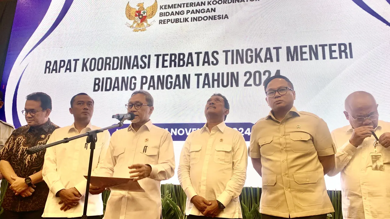Menteri Koordinator (Menko) Bidang Pangan, Zulkifli Hasan menggelar rapat koordinasi terkait peraturan di bidang pangan