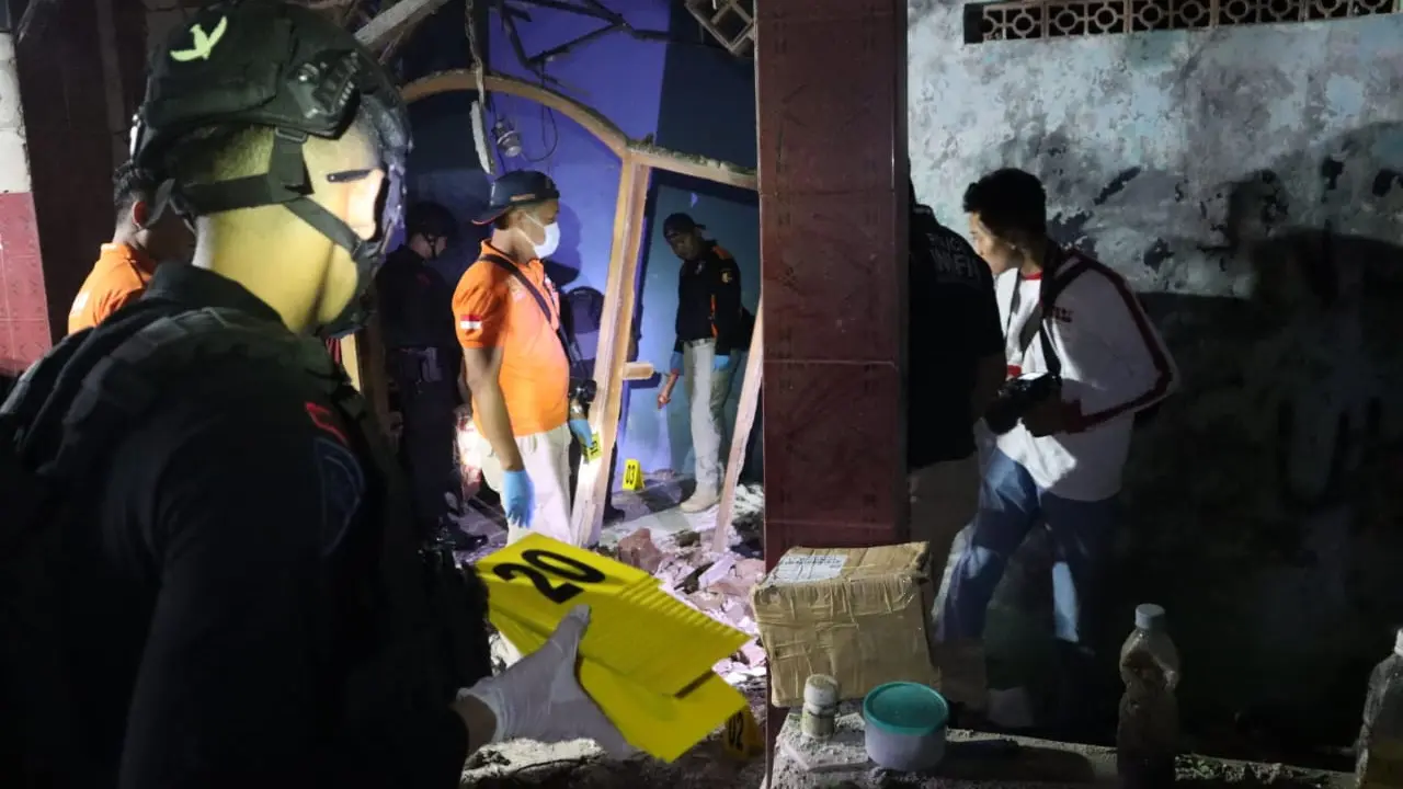 Petasan meledak di Kebumen akibatkan rumah hancur dan korban luka berat. (Foto: Liputan6.com/Polres Kebumen)