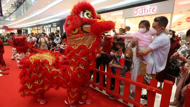 Tahun Baru Imlek, Atraksi Barongsai Tonggak Hibur Pengunjung Mall