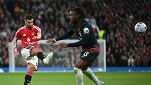 Video Bruno Fernandes Ngacir Tinggalkan Old Trafford Usai MU Ditahan Tottenham Viral, Tampak Kesal