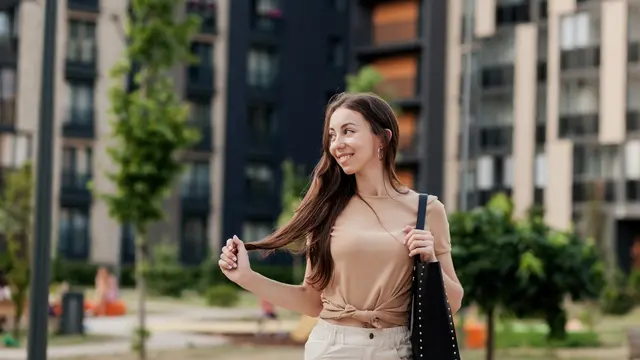Outfit Kampus Check! Inilah Perbedaan Gaya Fashion Maba vs Kating