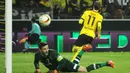 Marco Reus mencetak dua gol saat Borussia Dortmund mengalahkan Tottenham Hotspurs pada leg pertama 16 besar liga Europa,  Jumat (11/3/2016) dini hari WIB. (AFP / dpa / Ina Fassbender / Germany OUT)