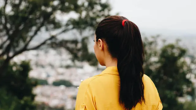 Terlalu Ketat dalam Mengikat Rambut