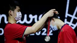 Liu Yu Chen/Ou Xuan Yi menjadi satu-satunya wakil China di Sektor Ganda Putra pada gelaran Indonesia Open 2022. Hebatnya mereka berhasil menjadi juara setelah sukses menundukan wakil Korea Choi Sol Gyu/Kim Won Ho dengan skor 21-17 dan 23-21. (Bola.com/Bagaskara Lazuardi)