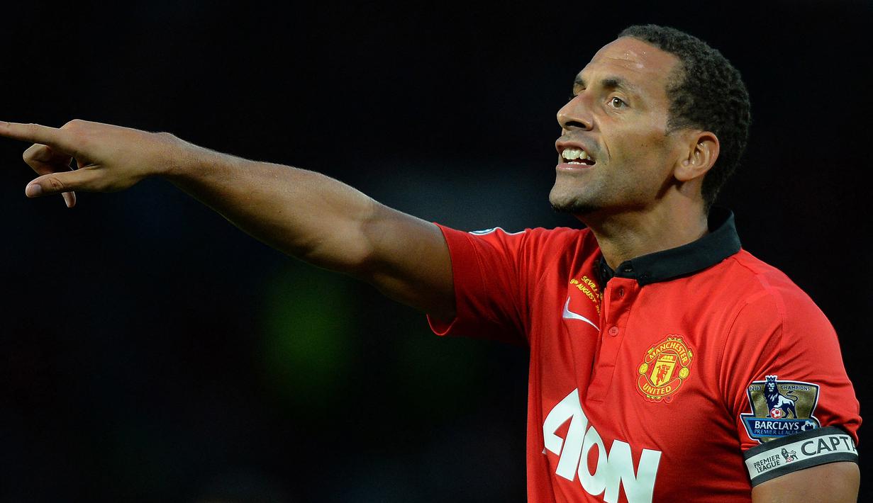 Rio Ferdinand. Bek tengah ini didatangkan dari Leeds United dengan nilai 30 juta pound pada musim 2002/2003. Total 12 musim bersama Manchester United, ia tampil dalam 455 laga dengan mencetak 8 gol. Ia dilepas gratis ke QPR pada 2014 karena tidak ditawarkan kontrak baru. (Foto: AFP/Andrew Yates)