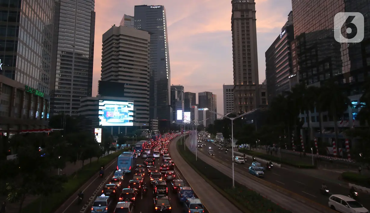 Sebagai informasi, ganjil genap diterapkan setiap Senin sampai Jumat (kecuali libur nasional) pukul 06.00-10.00 dan 16.00-21.00 WIB. (Liputan6.com/Angga Yuniar)