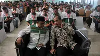 Ketua Umum DPP PKB Muhaimin Iskandar bersama Ketua Dewan Pembina Gemasaba Marwan Jafar saat menghadiri pelantikan Dewan Pimpinan Nasional Gerakan Mahasiswa Satu Bangsa (Gemasaba) di Kantor DPP PKB, Jakarta, Jumat (8/5/2015). (Liputan6.com/Johan Tallo)