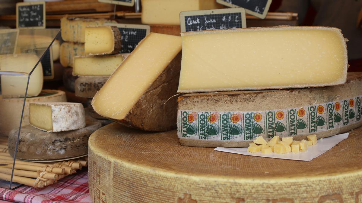 Menjelajah Prancis Lewat Wisata Keju, dari Paris hingga Korsika