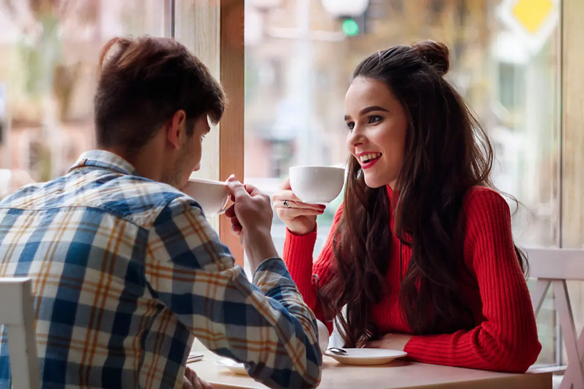 pasangan cinta romantis