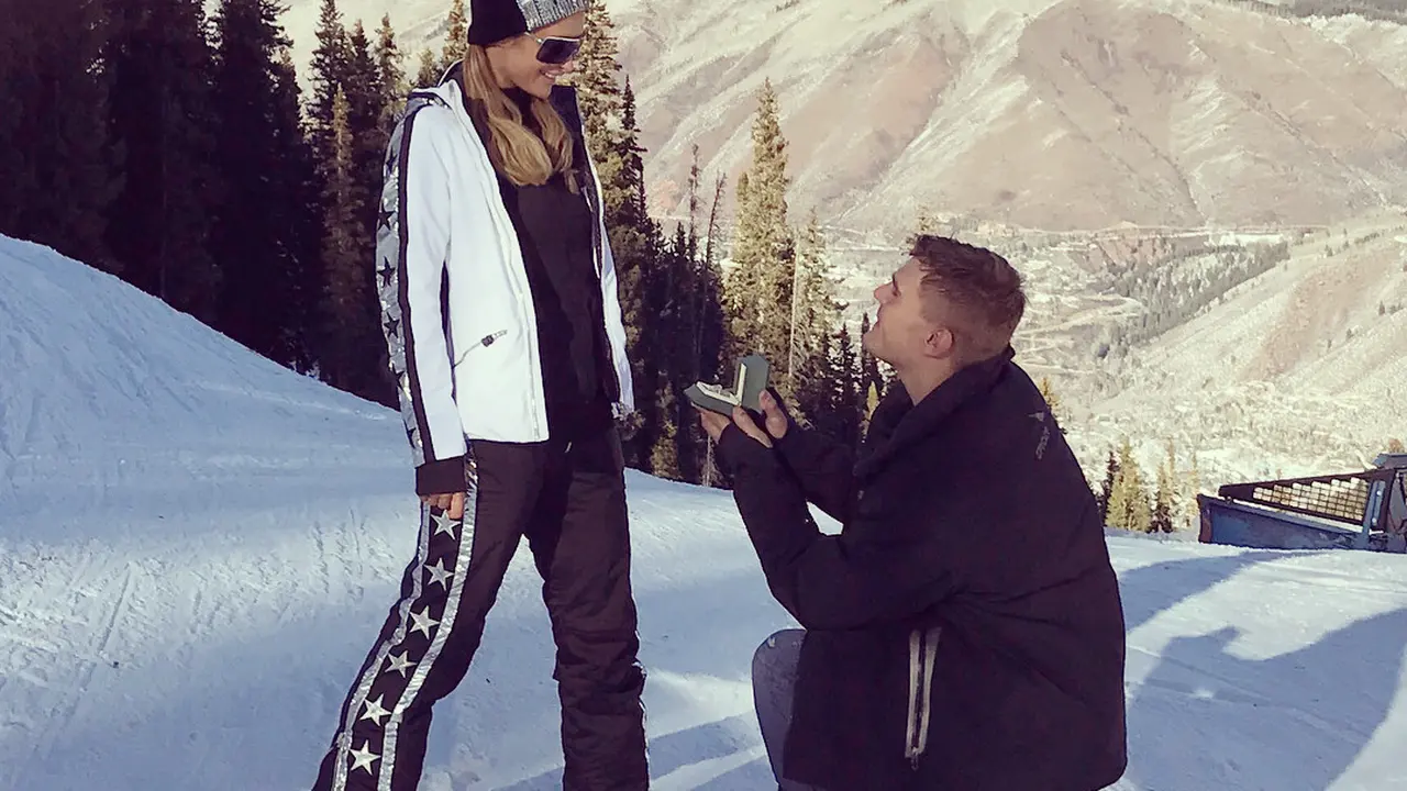 [Bintang] Paris Hilton - Chris Zylka