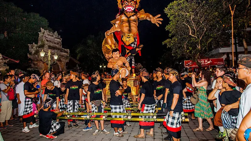 Sambut Nyepi, Masyarakat Bali Mulai Menghias Ogoh-ogoh