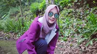Atalia Praratya mengunggah potret berpakaian ungu (Dok.Instagram/@ataliapr/https://www.instagram.com/p/B7fbBe5nZuM/Komarudin)