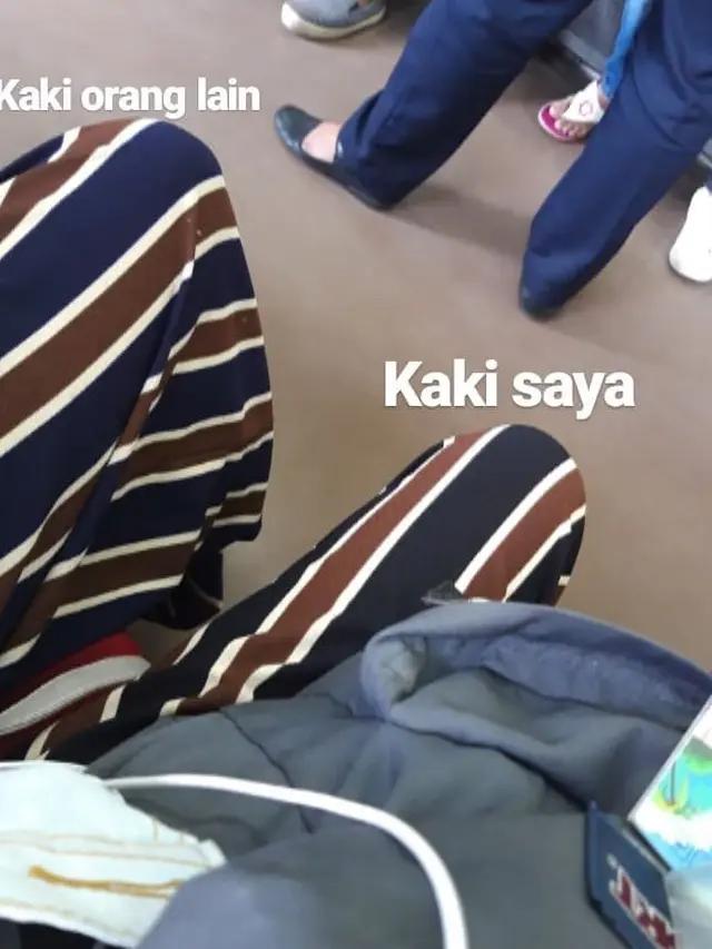 8 Momen Orang Enggak Sengaja Ketemu 'Kembarannya' Ini Bikin Senyum Geli