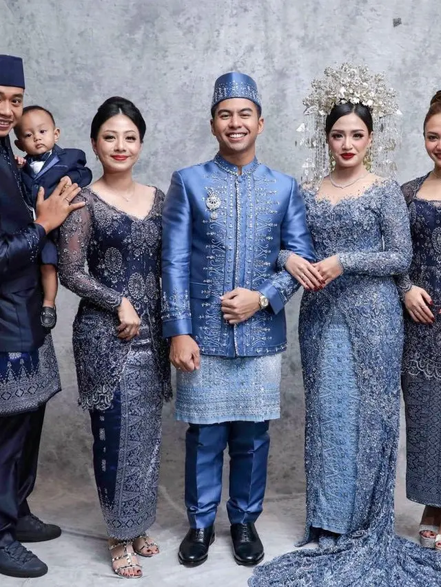 Amel Carla kenakan kebaya saat Tunangan hingga Resepsi Pernikahan sang Kakak. [@amelcarla]