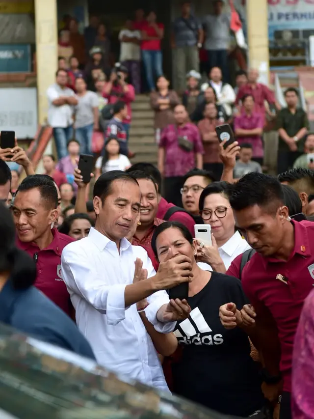 Jokowi Sambangi Pasar Sukawati di Gianyar