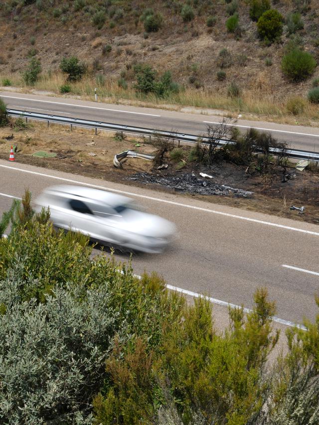 Melihat Sisa Kebakaran di Lokasi Kecelakaan Diogo Jota