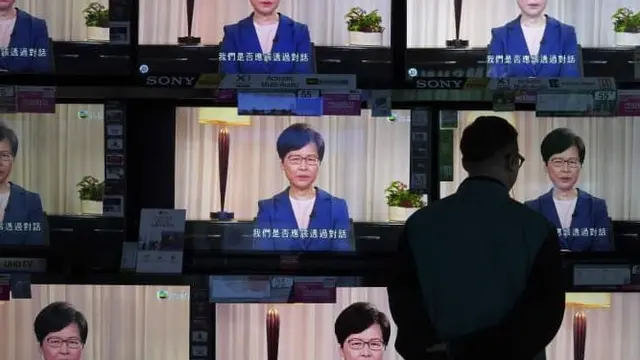Pemimpin Eksekutif Carrie Lam saat mengumumkan pencabutan RUU Ekstradisi. (AP Photo/Vincent Yu)