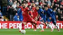 Pemain Liverpool, Mohamed Salah mencetak gol melalui eksekusi tendangan penalti pada laga lanjutan Liga Inggris 2024/2025 melawan Chelsea di Anfield, Liverpool, Inggris, Minggu (20/11/2024). (AFP/Paul Ellis)