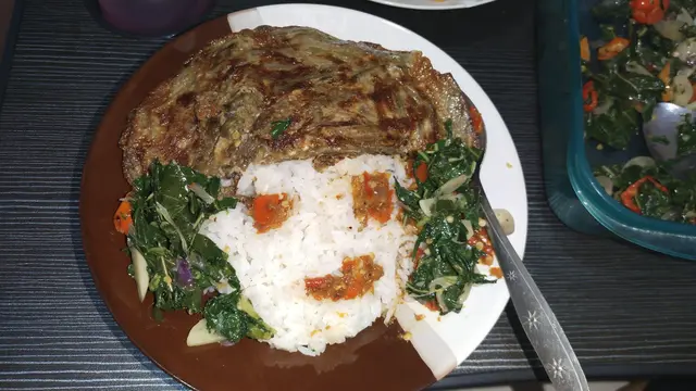 7 Potret Plating Makanan dengan Bentuk Muka Ini Kocak Banget