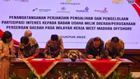 Penandatangan Perjanjian Pengalihan dan Pengelolaan PI antara PT Petrogas Jatim Adipodai (PJA) dengan PT Pertamina Hulu Energi (PHE) WMO, PT Kodeco Energy Ltd. dan PT Mandiri Madura Barat (MMB). (Dian/Liputan6.com)