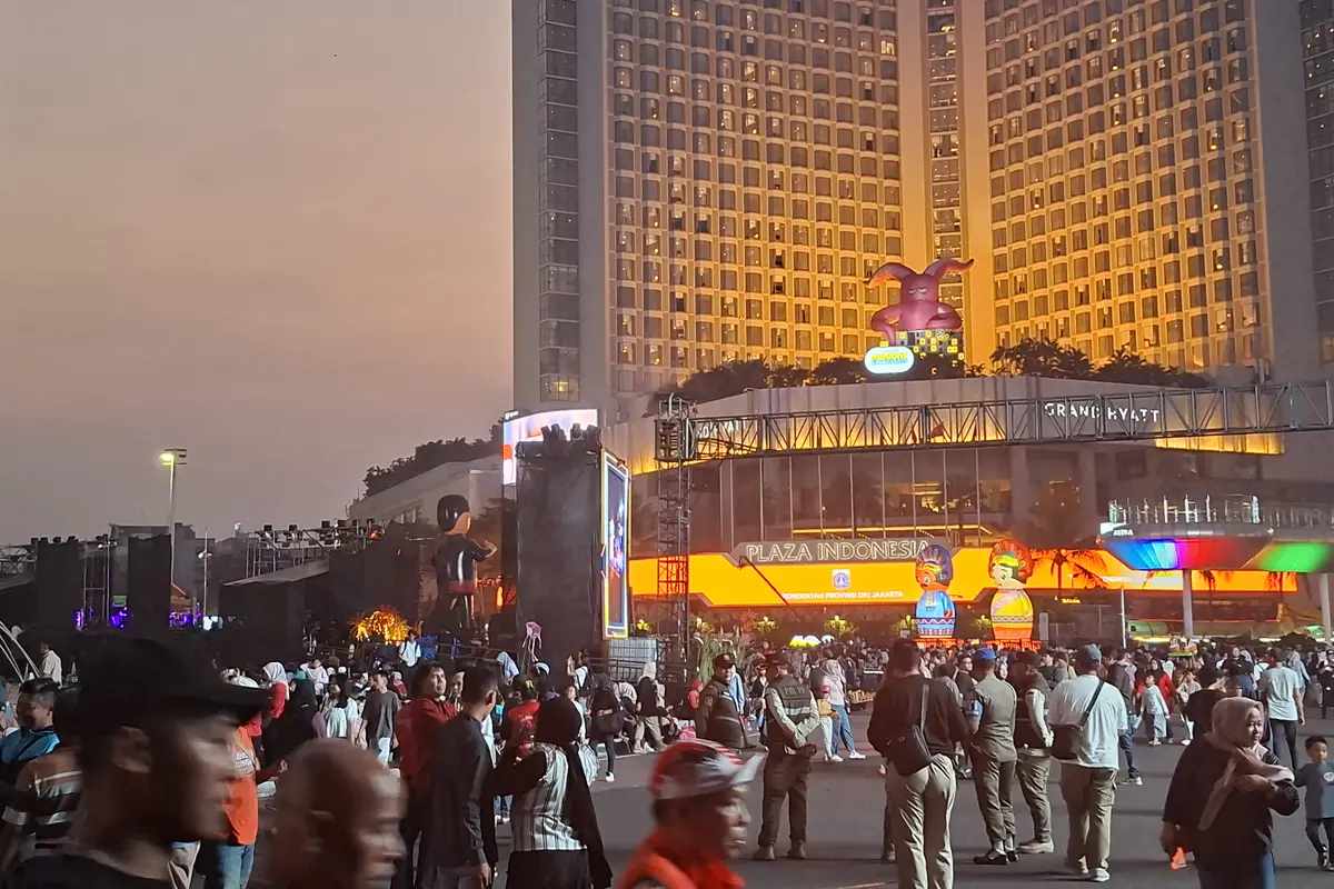 Situasi Terkini Bundaran HI Jelang Malam Puncak HUT Jakarta. (Liputan6.com/Rifqy)