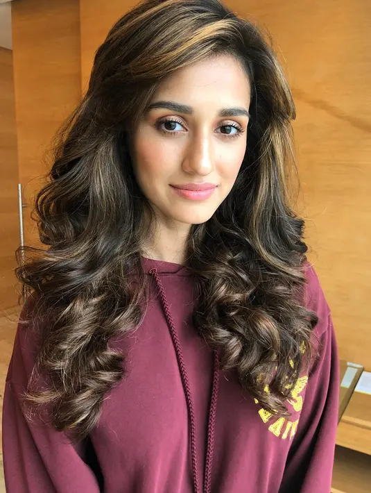 Setelah suskes dengan Baaghi 2 dan MS Dhoni, nama Disha Patani pun langsung diburu oleh pemilik brand ternama. Gadis cantik ini seditaknya diendorse oleh 5 produk ternama. (Foto: instagram.com/dishapatani)