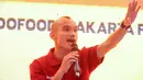 Pemain Persija Jakarta, Riko Simanjuntak menyapa Jakmania pada acara meet and greet bertajuk Rumah Indofood di Jakarta International Expo (JIExpo) Kemayoran, Jakarta Pusat, pada Kamis (22/6/2023). (Bola.com/M Iqbal Ichsan)