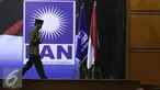 Presiden Joko Widodo usai berpidato di acara Rapimnas PAN di Jakarta, Minggu (13/11). Rapimnas tersebut beragendakan persiapan menghadapi Pilkada serentak 2017 dan perkembangan situasi politik di Indonesia. (Liputan6.com/Herman Zakharia)