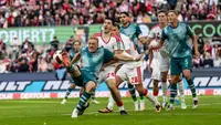 Kevin Diks pada pertandingan tandang Monchengladbach melawan FC Koln di RheinEnergieSTADION pada pekan kelima Bundesliga, Minggu (11-10-2026). (Dok. borussia.com)