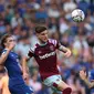 Declan Rice, gelandang West Ham saat berduel dengan Christian Pulisic di pertandingan melawan Chelsea di Liga Inggris (AFP)