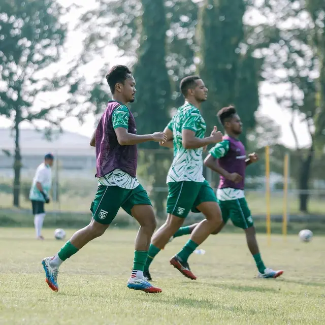 5 Potret Leo Lelis saat Latihan Pramusim Persebaya Surabaya, Selalu Fokus