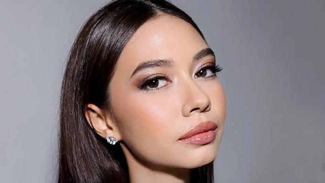 Potret Cantik Yuki Kato Dalam Balutan Gaun Sparkly Strapless. (instagram/yukikt)