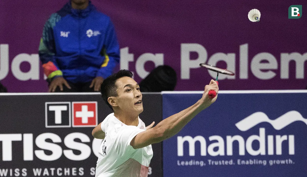 Pebulutangkis Indonesia, Jonatan Christie, saat melawan wakil China Taipei, Chou Tien Chen, pada final tunggal putra bulutangkis di Istora Senayan, Selasa (28/8/2018). (Bola.com/Peksi Cahyo)